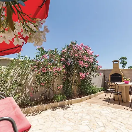 Casa de Férias Cozy In Betiga With Outdoor Swimming Pool *